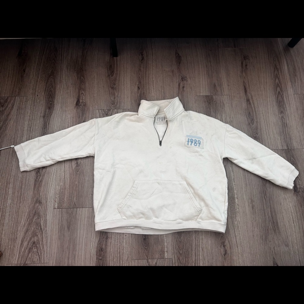Taylor Swift 1989 sweatshirt size large